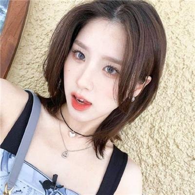 9顶假发的女孩